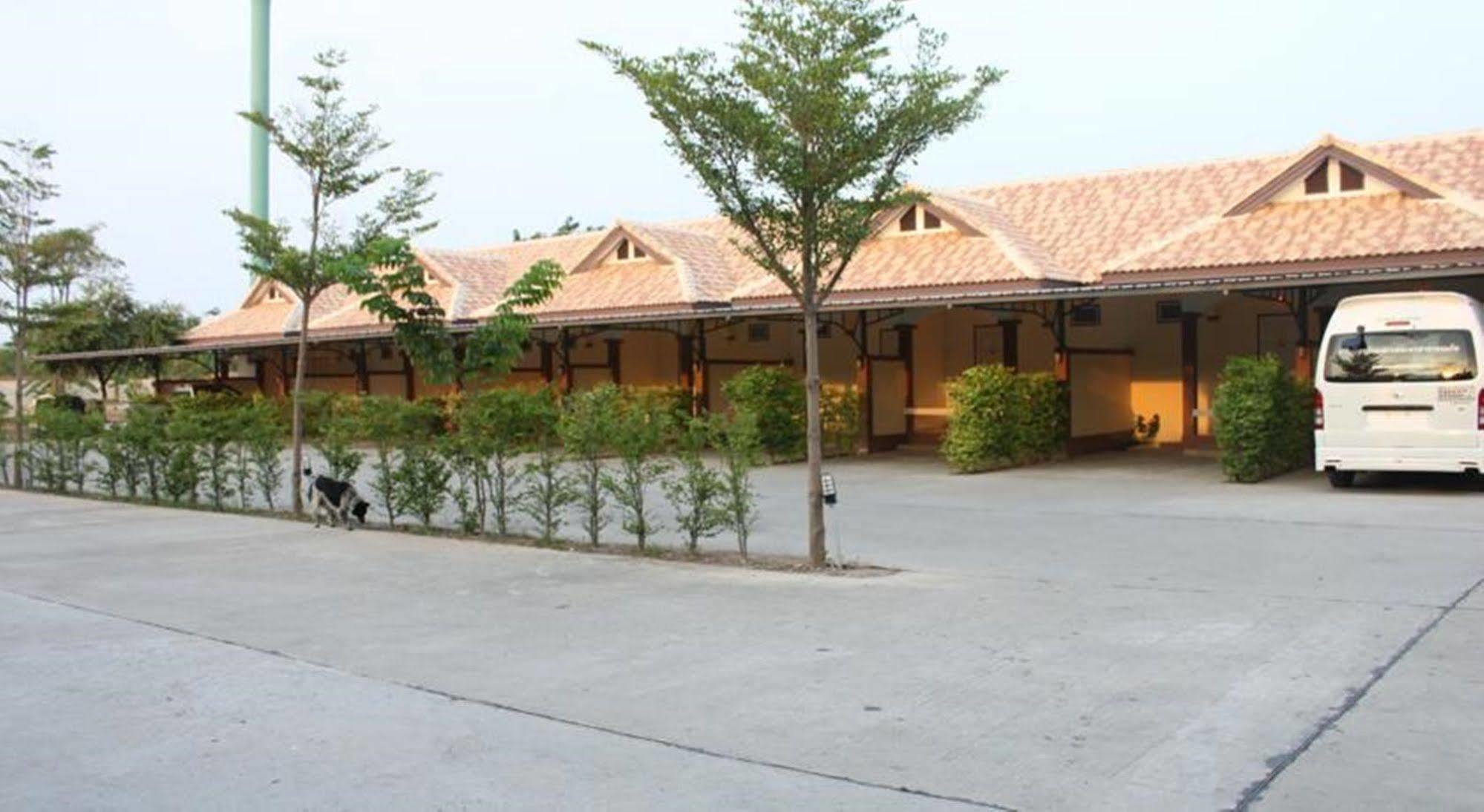 Saraburi Garden Resort Экстерьер фото